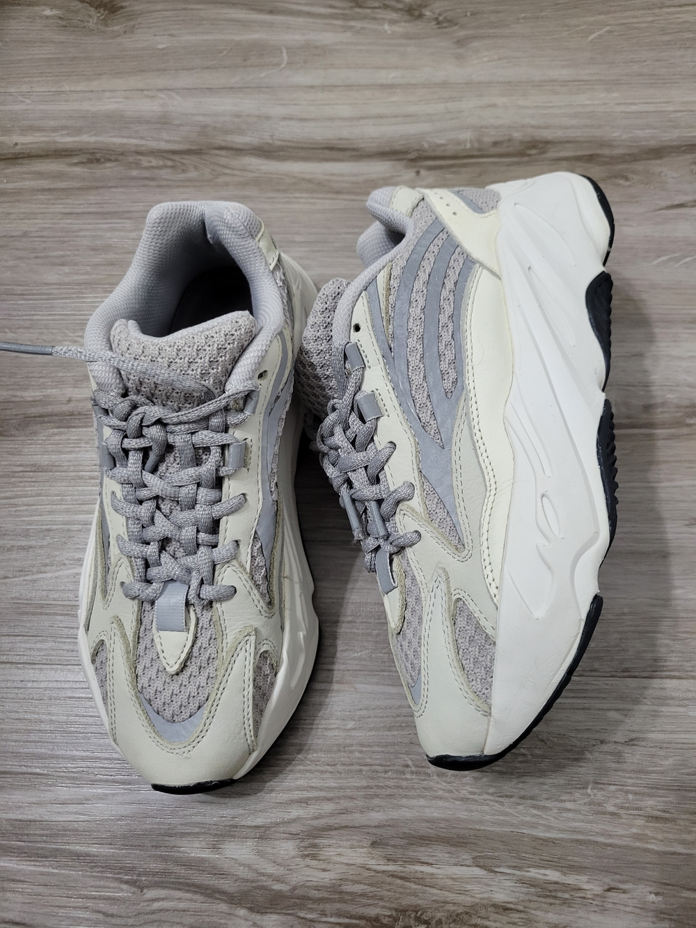 Adidas Yeezy Boost 700 V2 "Static" sneakers Size 4.5 Youth